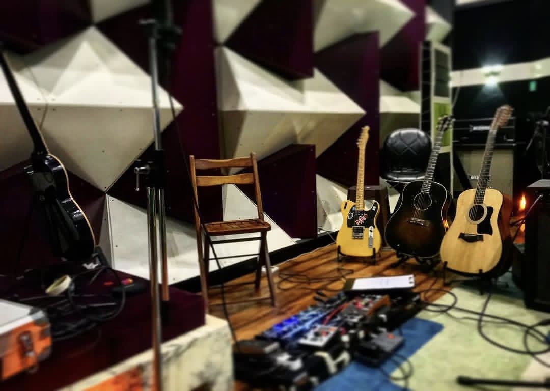 Guitar isolation area with the diamond acoustic treatment